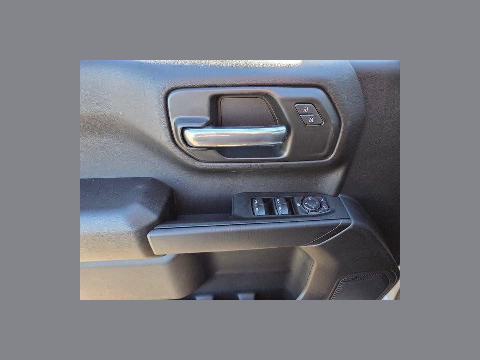 2026 Chevrolet Silverado 1500 4WD Crew Cab Short Bed Custom