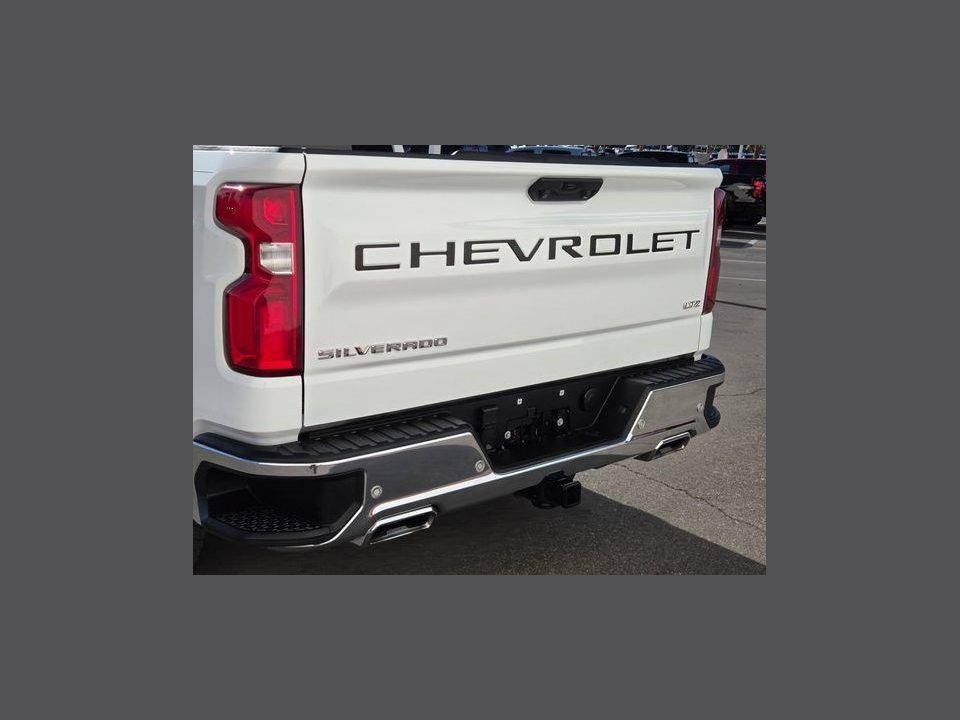 2022 Chevrolet Silverado 1500 4WD Crew Cab Short Bed LTZ