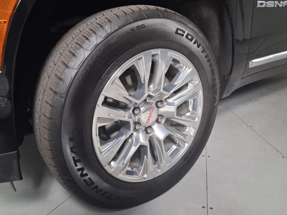 2025 GMC Yukon 4WD Denali