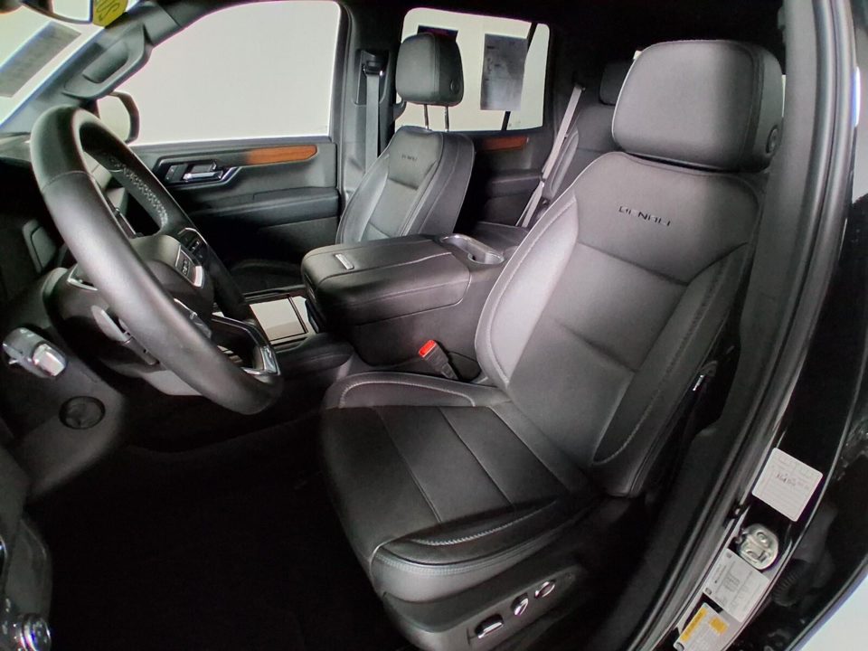 2025 GMC Yukon 4WD Denali