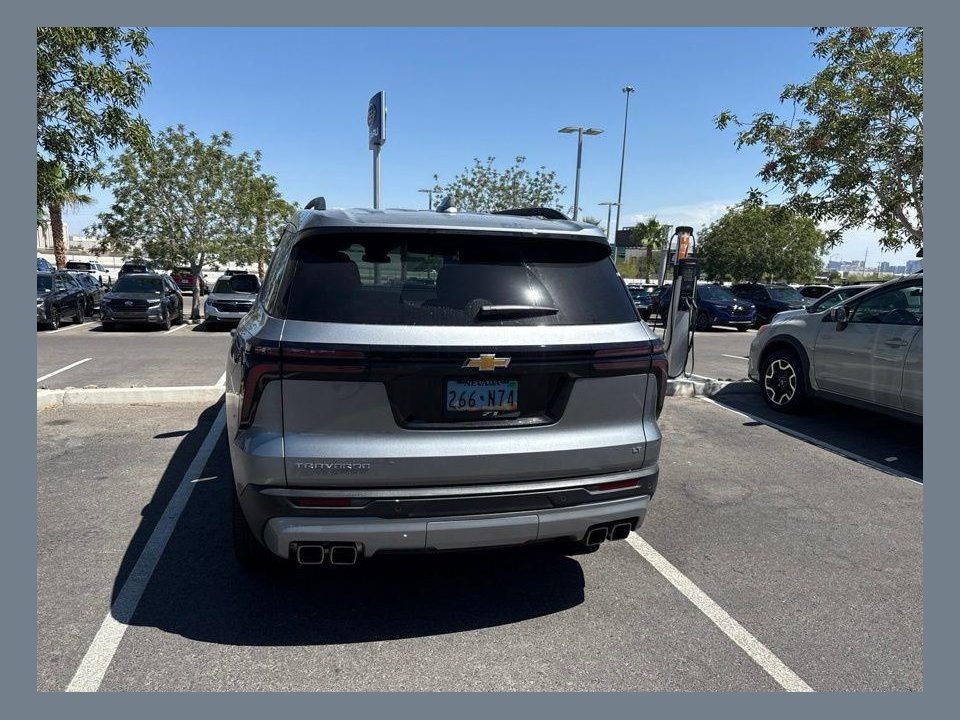2024 Chevrolet Traverse FWD LT