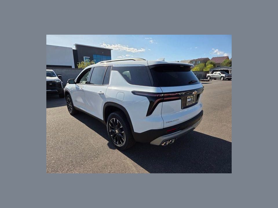 2026 Chevrolet Traverse FWD LT