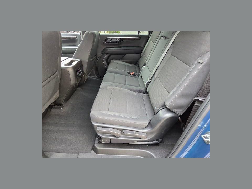 2025 Chevrolet Suburban 2WD LS
