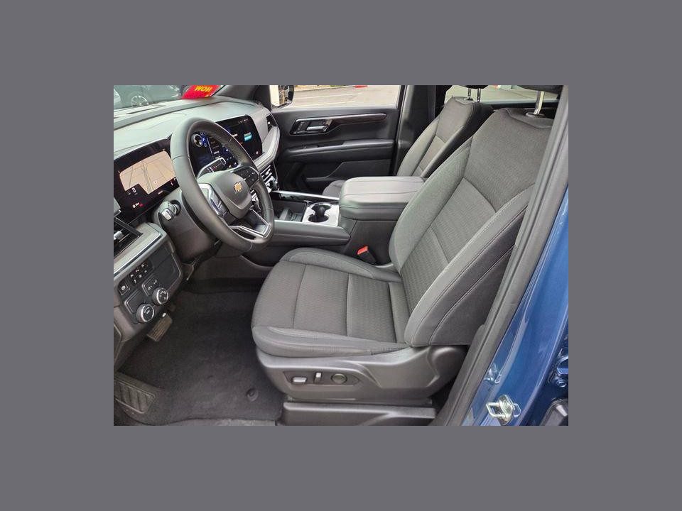 2025 Chevrolet Suburban 2WD LS