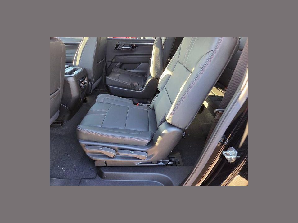 2026 Chevrolet Suburban RST, 4WD