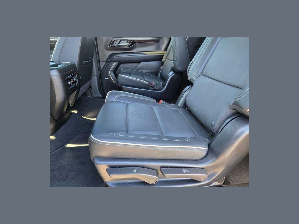 2025 Chevrolet Suburban 4WD Premier
