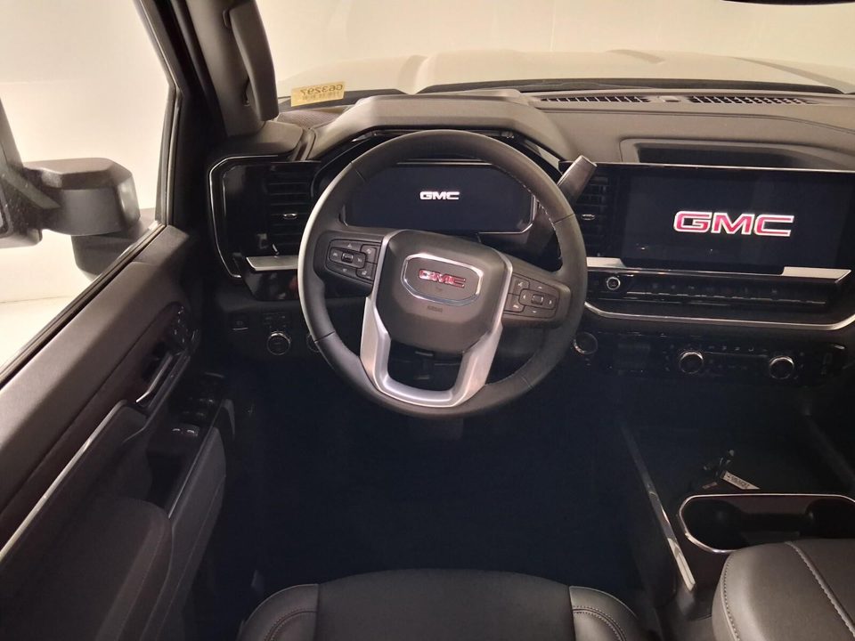 2026 GMC Sierra 2500 HD Crew Cab, Standard Bed, SLT, 4WD