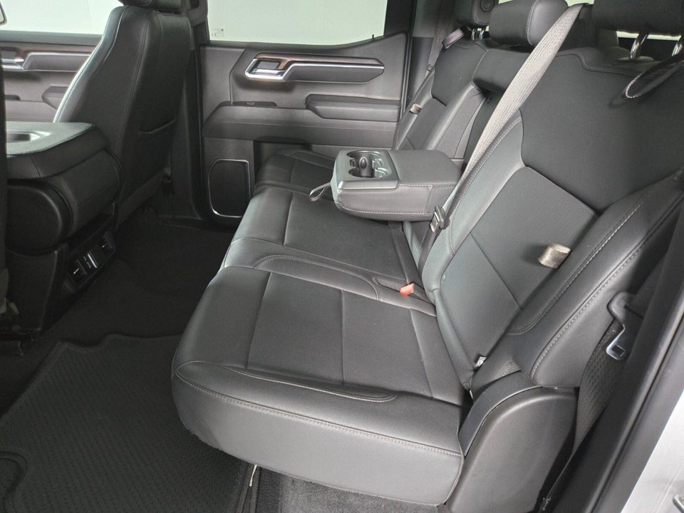 2025 GMC Sierra 1500 2WD Crew Cab Short Box SLT
