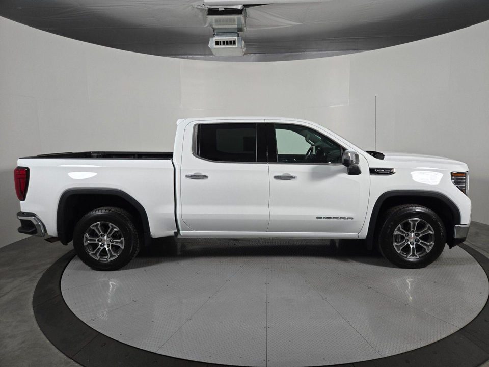 2025 GMC Sierra 1500 2WD Crew Cab Short Box SLT
