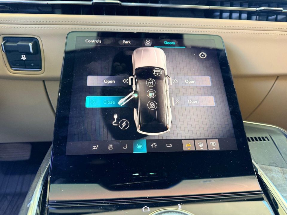 2025 Cadillac Escalade IQ Luxury 2 AWD
