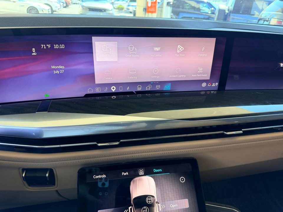 2025 Cadillac Escalade IQ Luxury 2 AWD