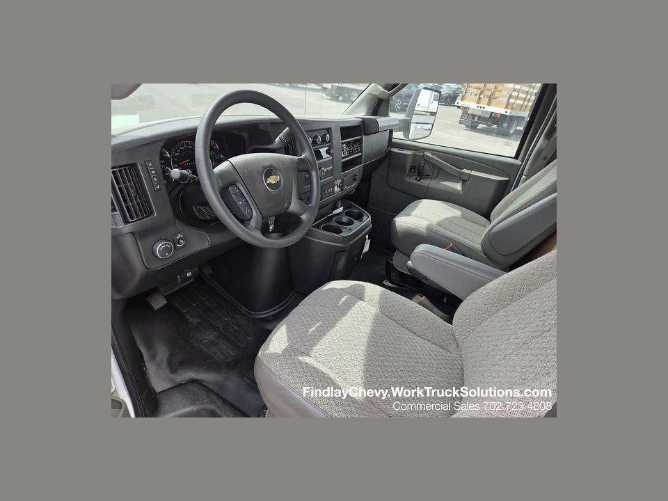 2025 Chevrolet Express Cutaway 4500 Van