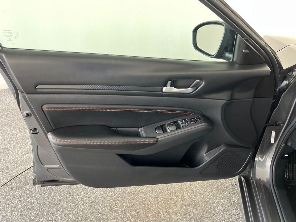 2021 Nissan Altima SR FWD