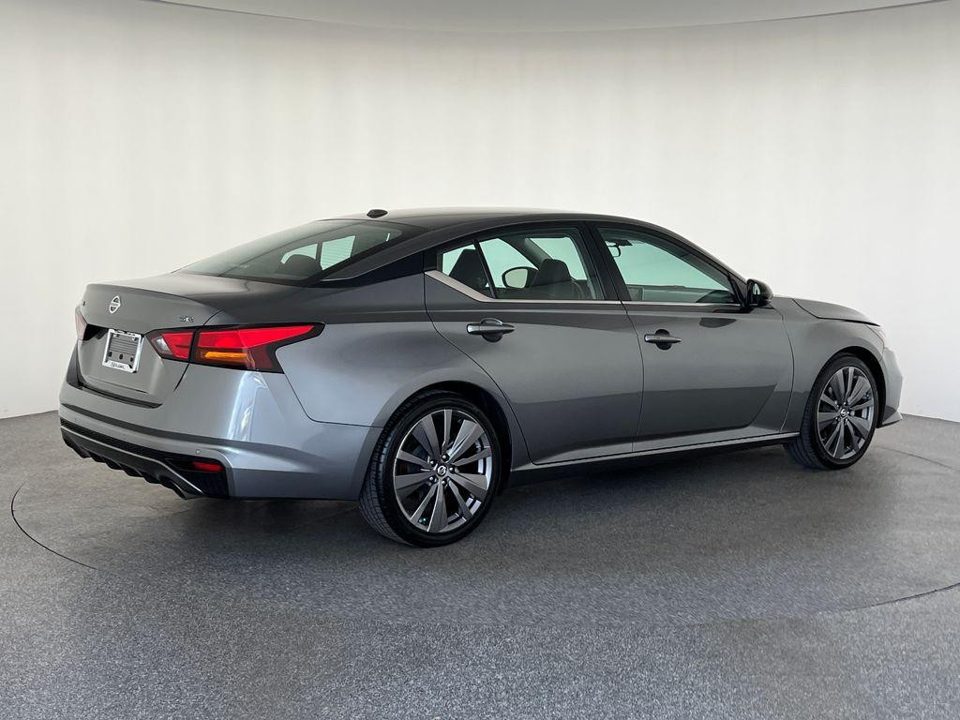 2021 Nissan Altima SR FWD