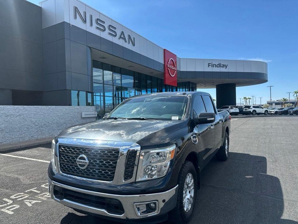 2017 Nissan TITAN SV