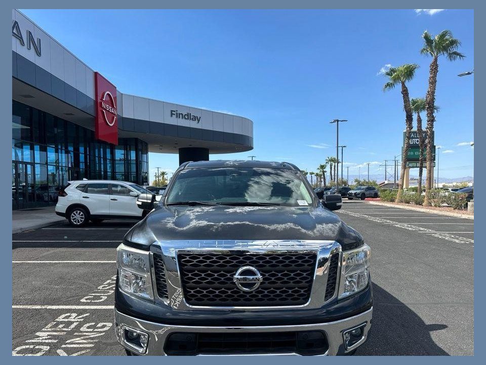 2017 Nissan TITAN SV