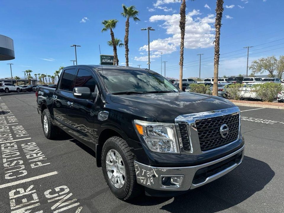 2017 Nissan TITAN SV