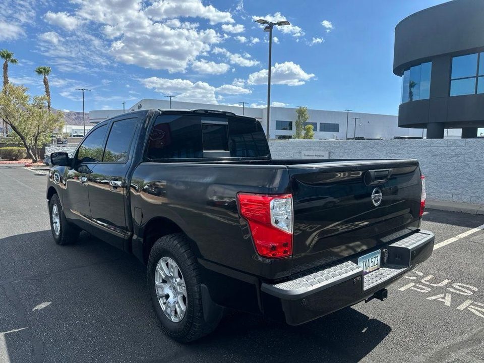2017 Nissan TITAN SV