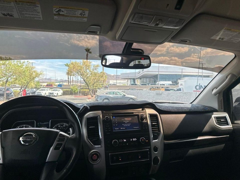 2017 Nissan TITAN SV