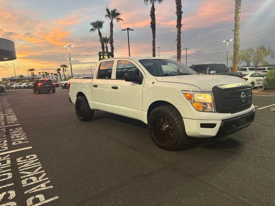 2022 Nissan TITAN Crew Cab S 4x2