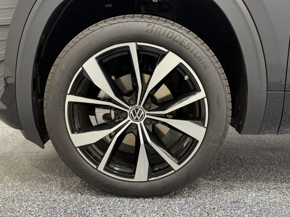 2026 Volkswagen Atlas Cross Sport SEL Premium R-Line