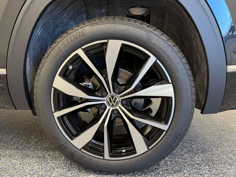 2026 Volkswagen Atlas Cross Sport SEL Premium R-Line