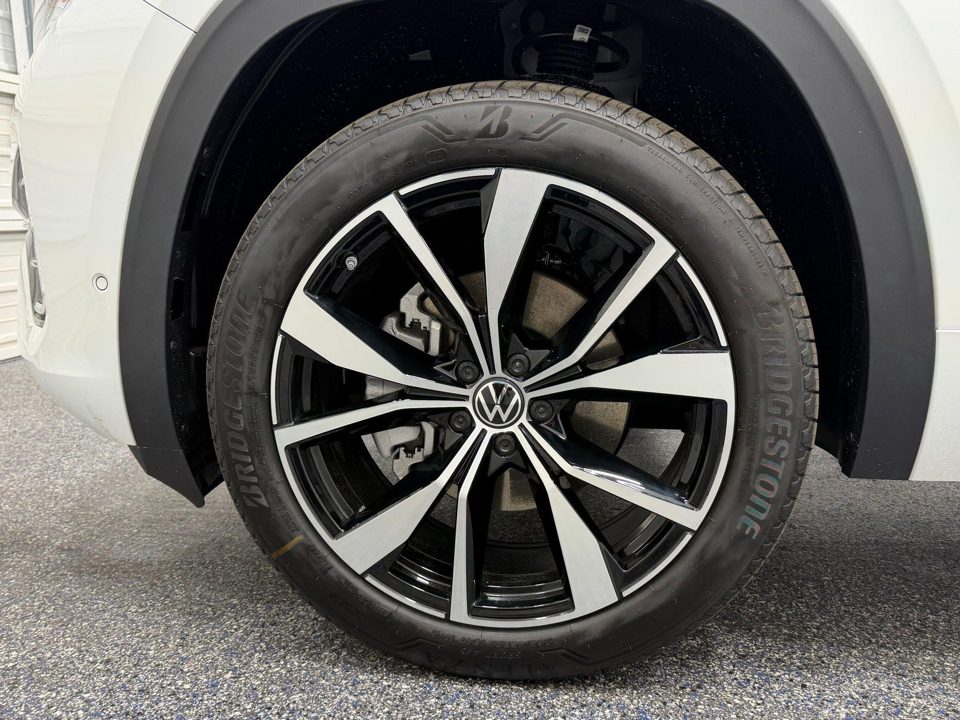 2026 Volkswagen Atlas Cross Sport SEL Premium R-Line