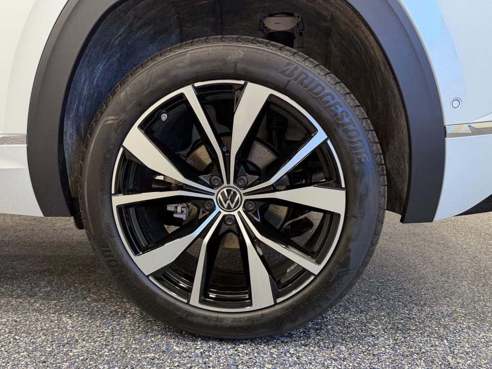 2026 Volkswagen Atlas Cross Sport SEL Premium R-Line