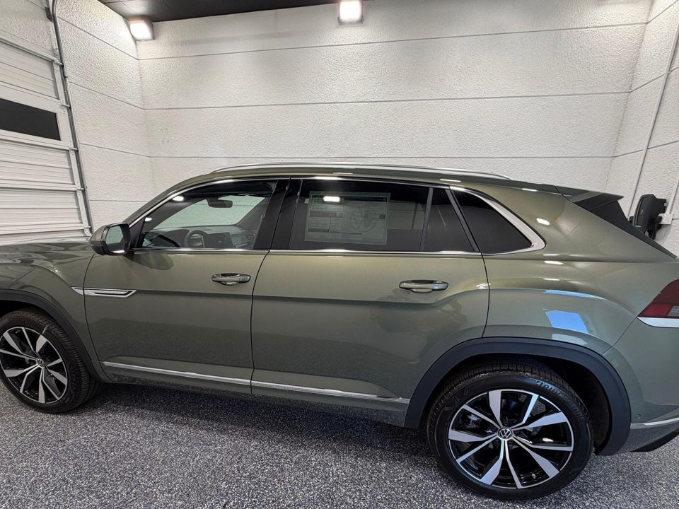 2026 Volkswagen Atlas Cross Sport SEL Premium R-Line