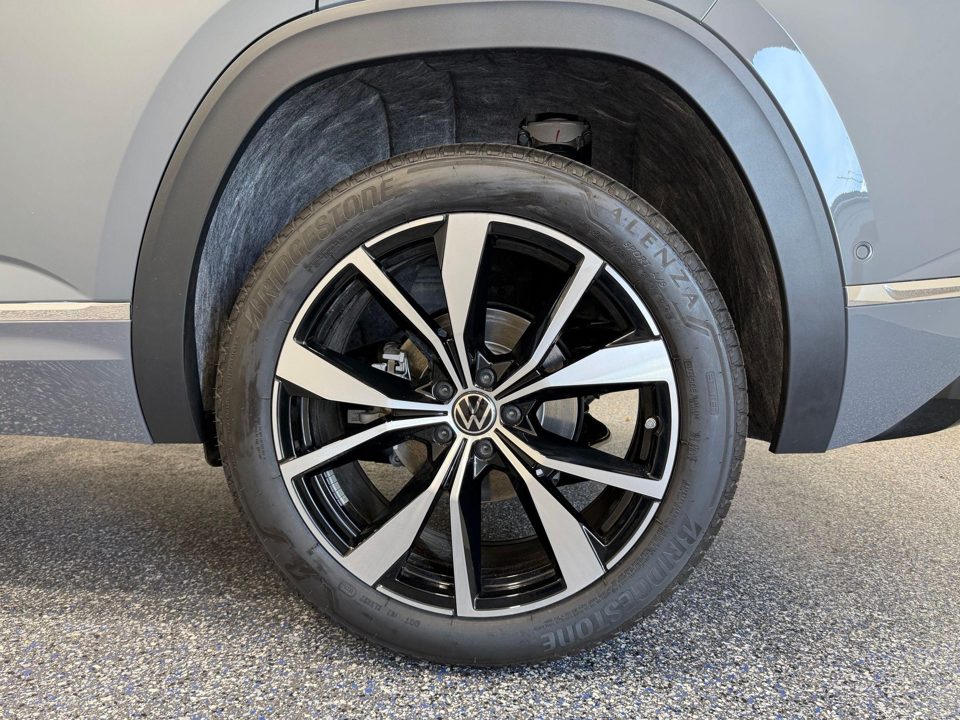 2026 Volkswagen Atlas Cross Sport SEL Premium R-Line