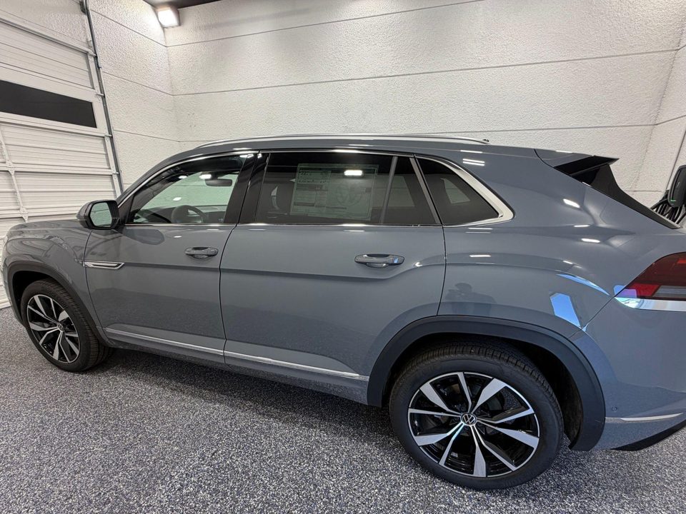 2026 Volkswagen Atlas Cross Sport SEL Premium R-Line