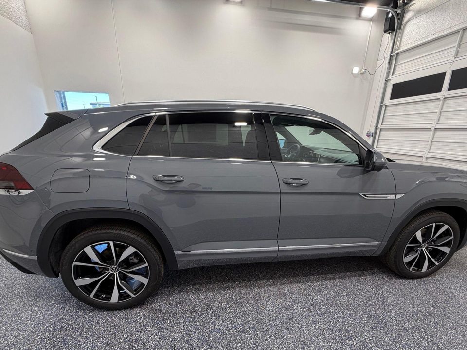 2026 Volkswagen Atlas Cross Sport SEL Premium R-Line