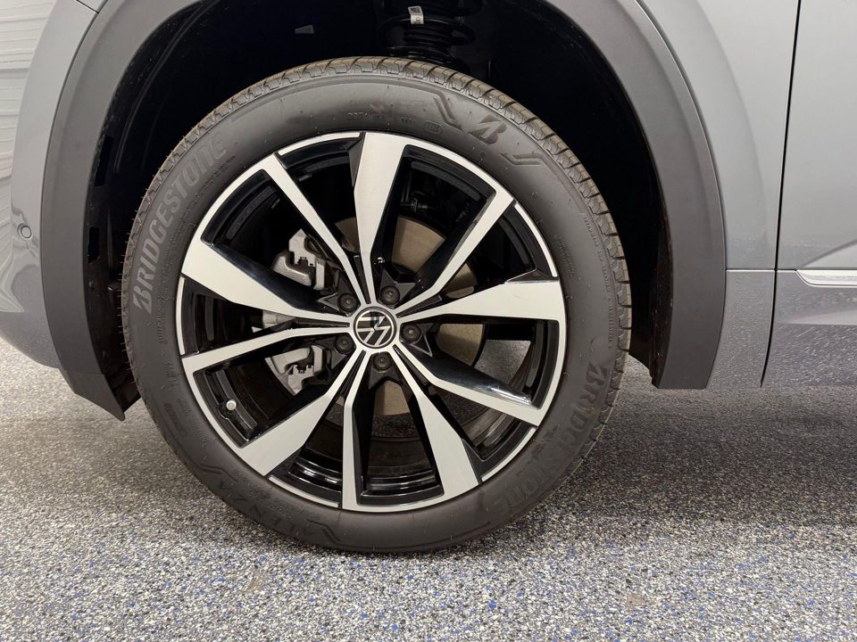 2026 Volkswagen Atlas Cross Sport SEL Premium R-Line