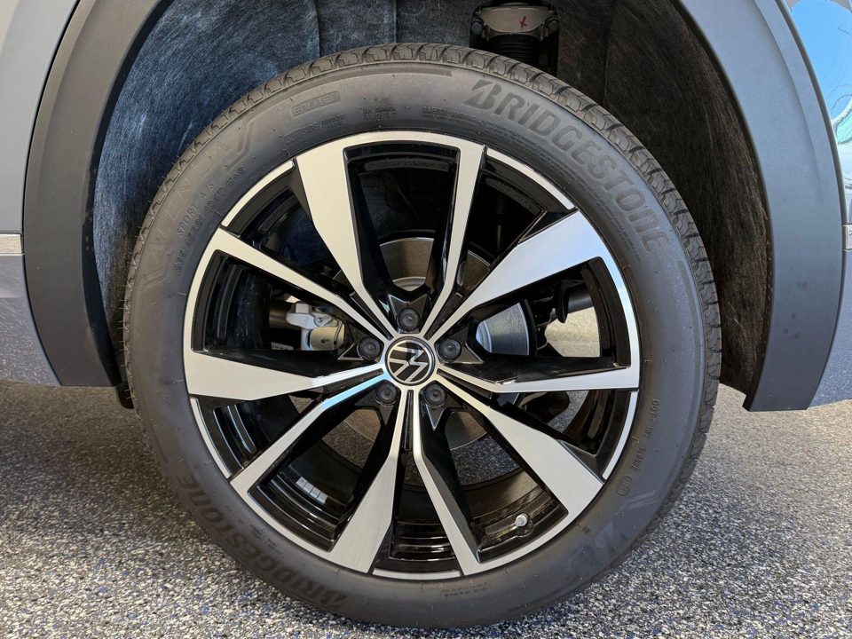 2026 Volkswagen Atlas Cross Sport SEL Premium R-Line
