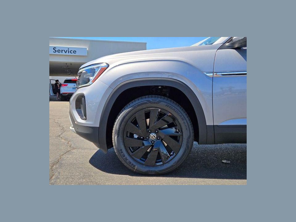 2026 Volkswagen Atlas Cross Sport SE with Technology