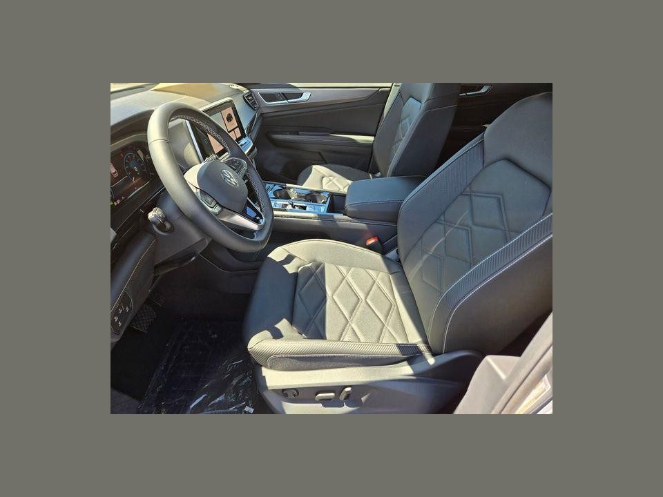 2026 Volkswagen Atlas Cross Sport SE with Technology