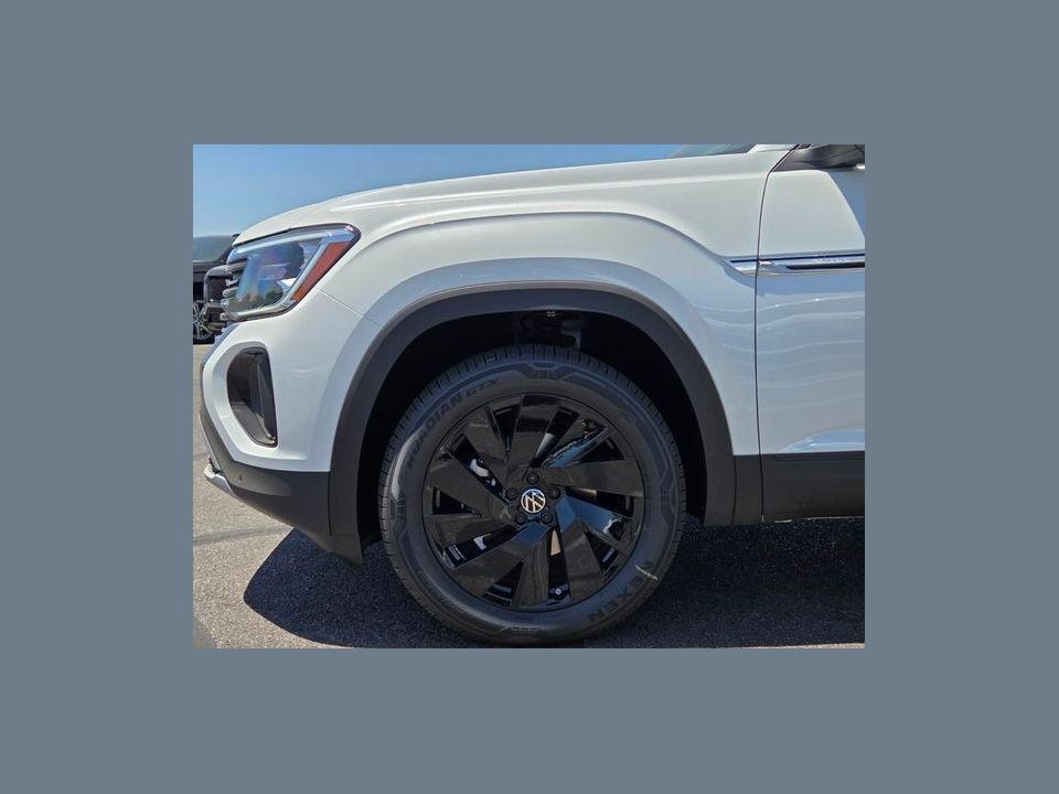 2026 Volkswagen Atlas Cross Sport SE with Technology
