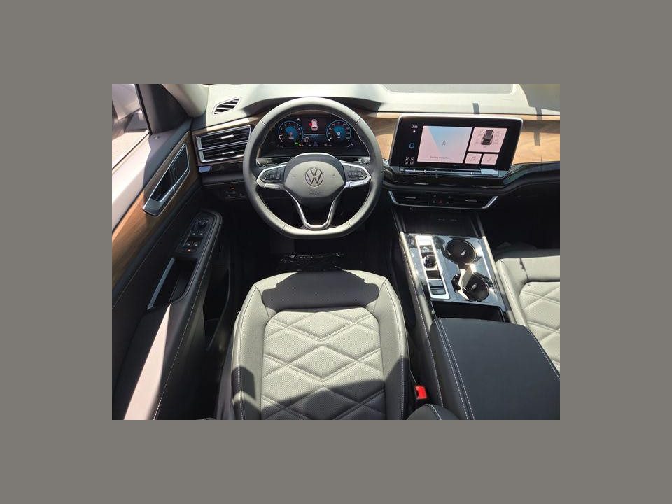 2026 Volkswagen Atlas SE with Technology