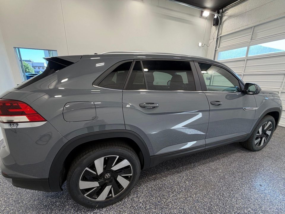 2026 Volkswagen Atlas Cross Sport SE with Technology