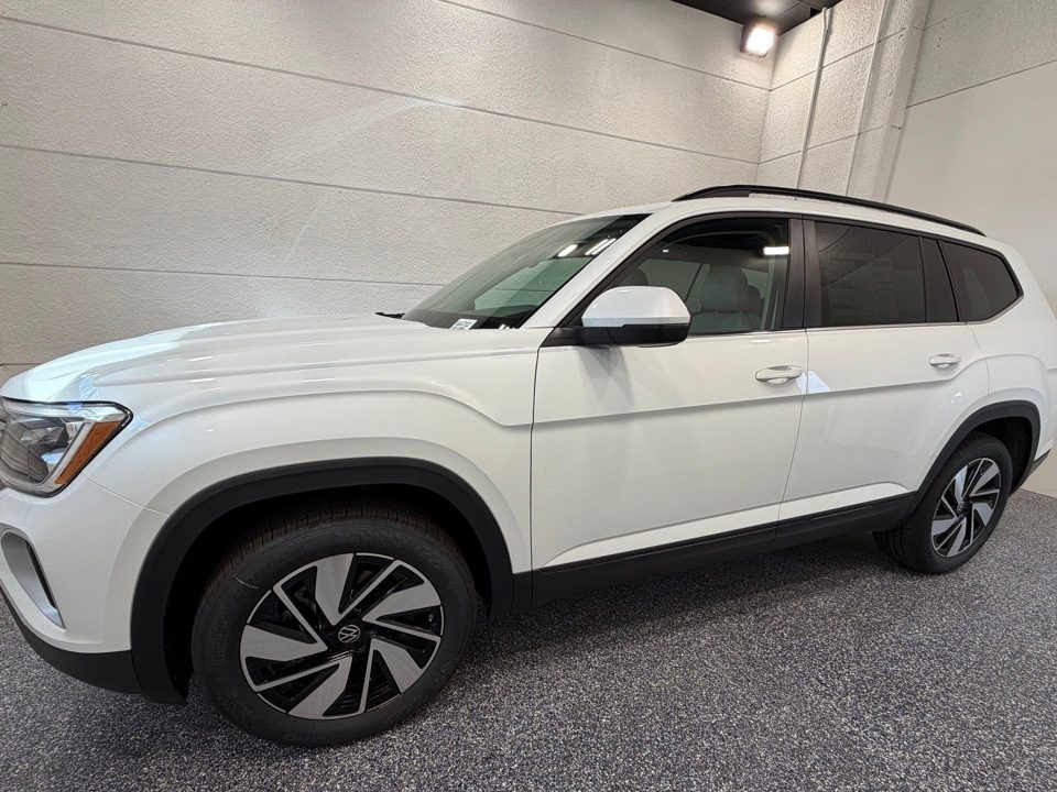2026 Volkswagen Atlas SE with Technology