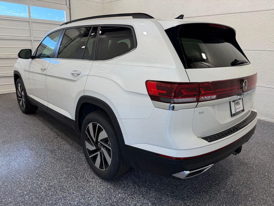 2026 Volkswagen Atlas SE with Technology