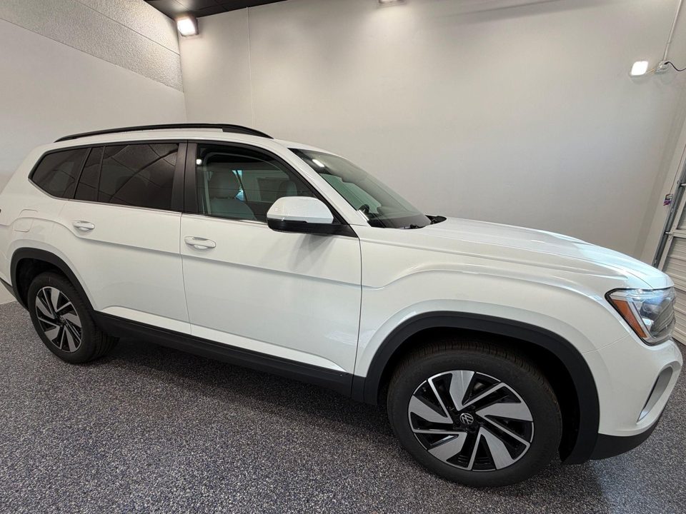 2026 Volkswagen Atlas SE with Technology