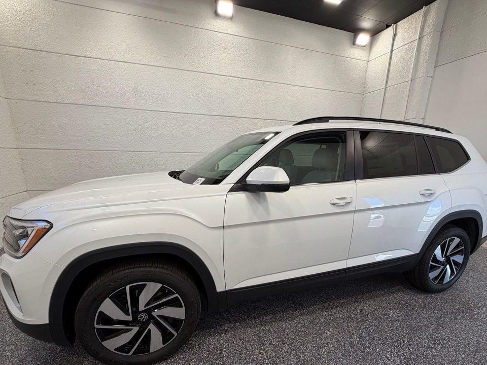 2026 Volkswagen Atlas SE with Technology