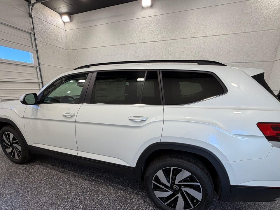 2026 Volkswagen Atlas SE with Technology