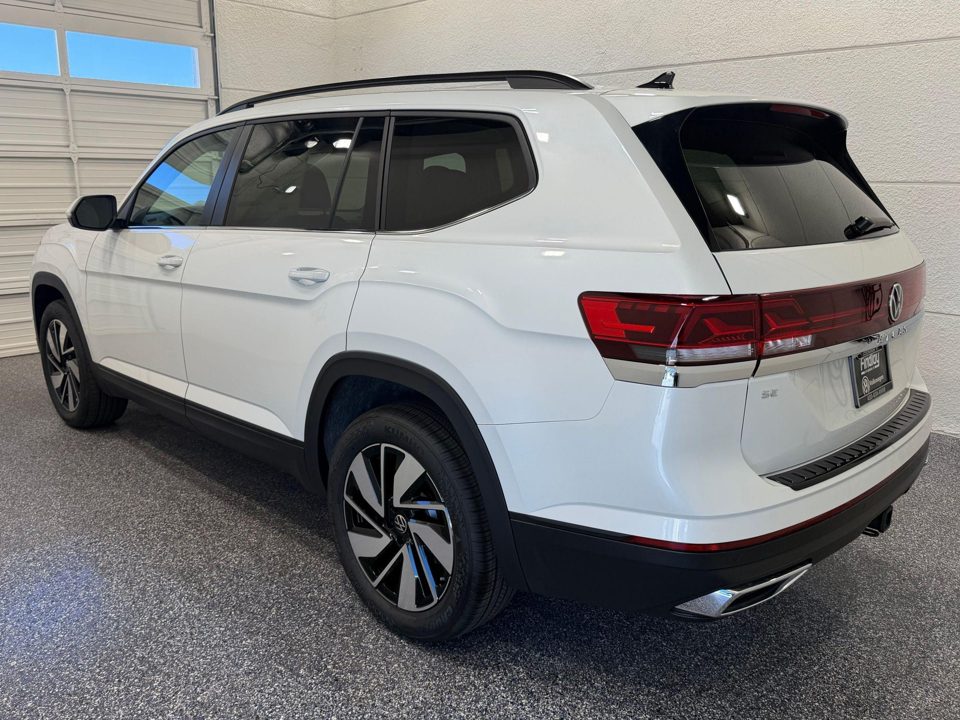 2026 Volkswagen Atlas SE with Technology