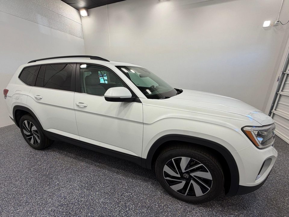 2026 Volkswagen Atlas SE with Technology
