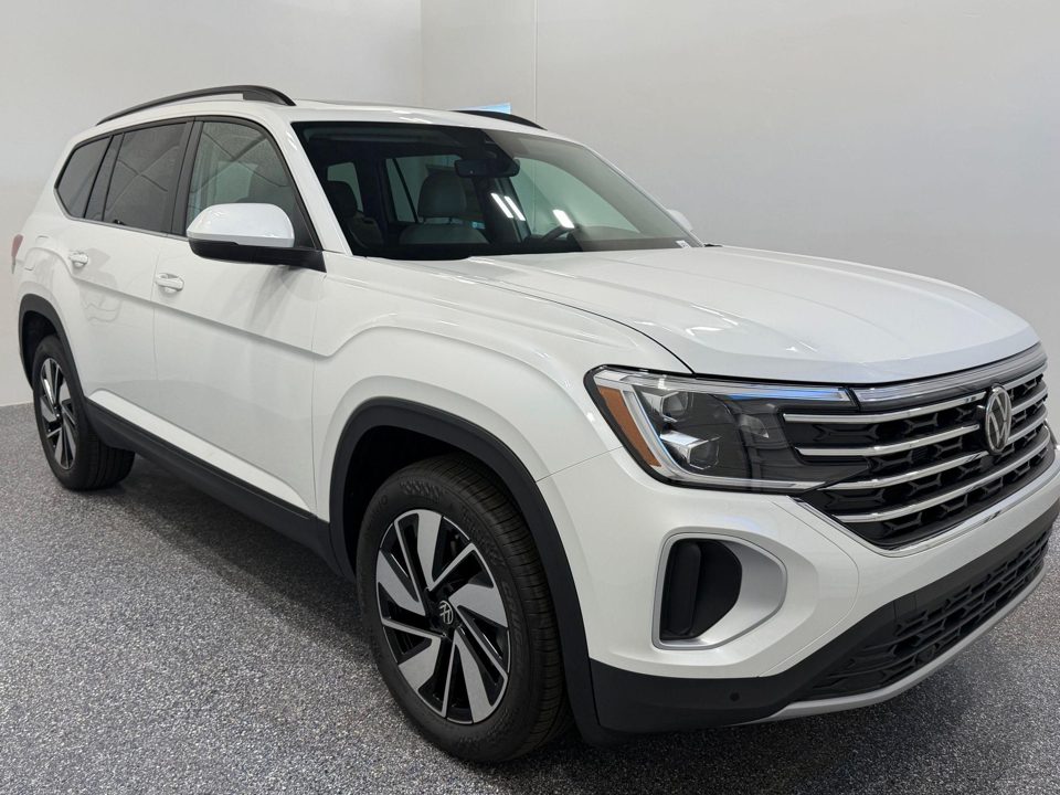2026 Volkswagen Atlas SE with Technology