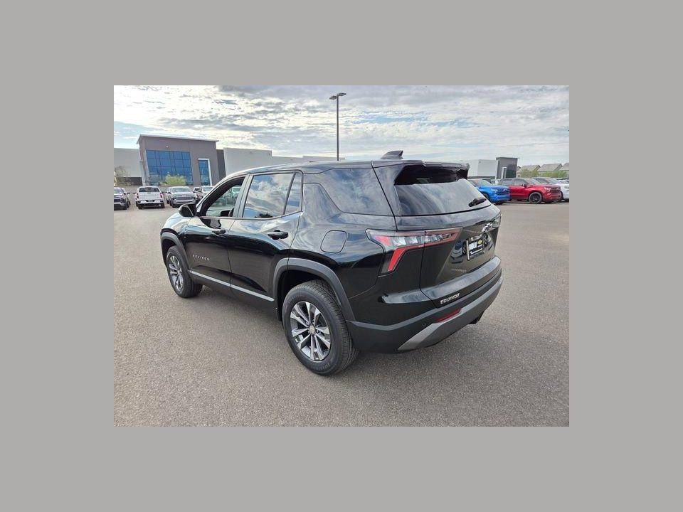 2027 Chevrolet Equinox FWD LT