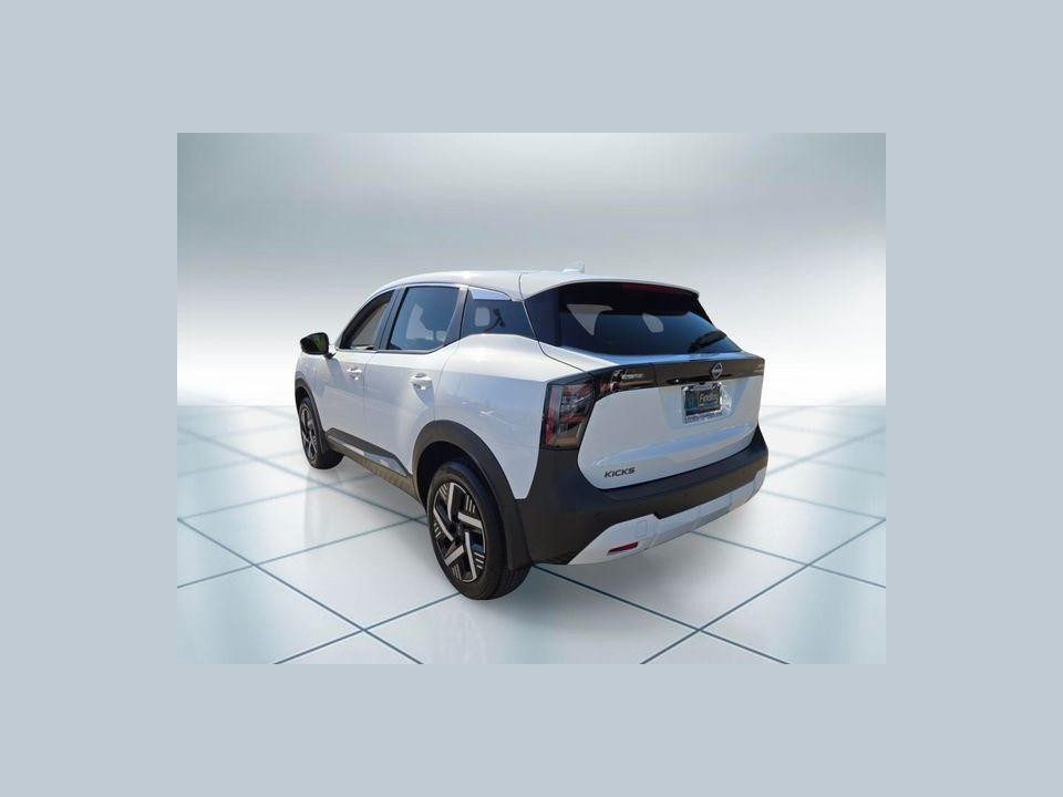 2025 Nissan Kicks SV FWD