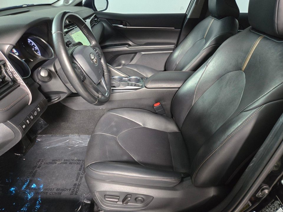 2020 Toyota Camry Hybrid XLE
